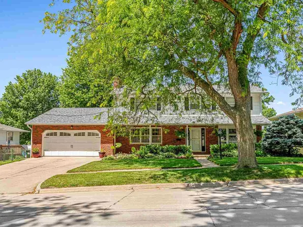 927 Southlawn Dr, Iowa City, IA 52245
