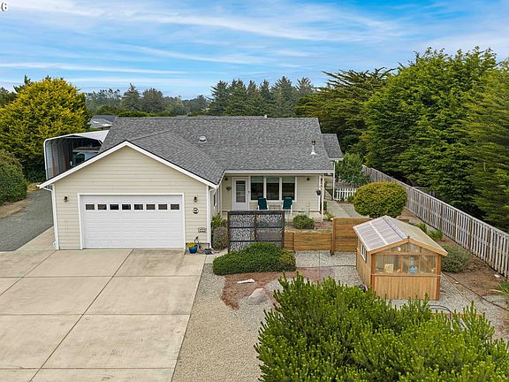 4th image of 691 Seabird Dr SW