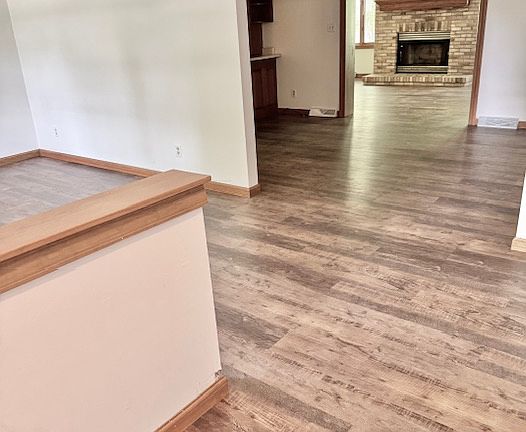 4th image of 303 S Jacobsen Dr