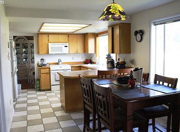 4th image of 15706 NE 69th St