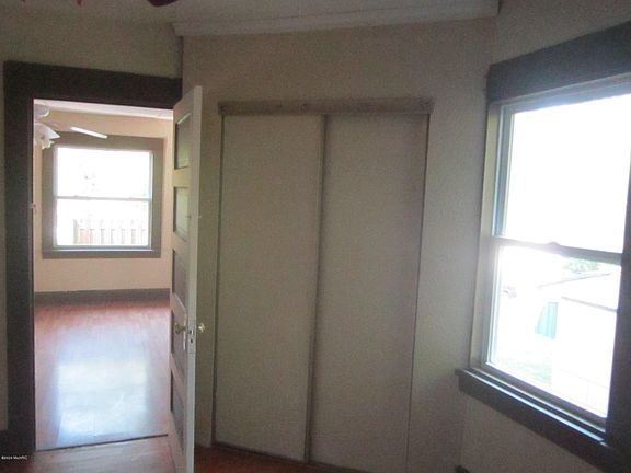 2nd image of 60 Bidwell St E