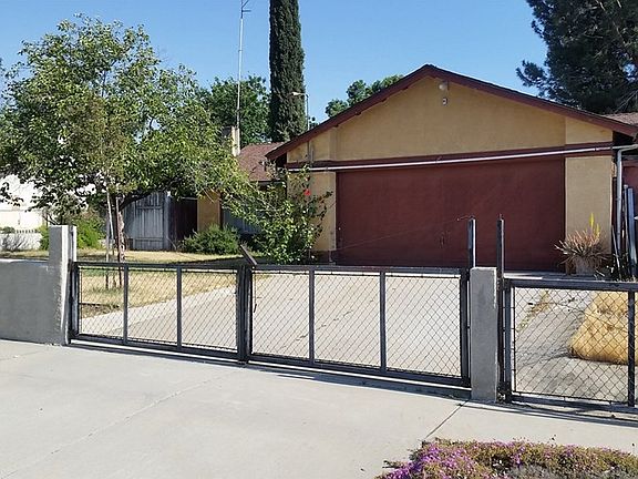 3rd image of 1546 Clock Ave