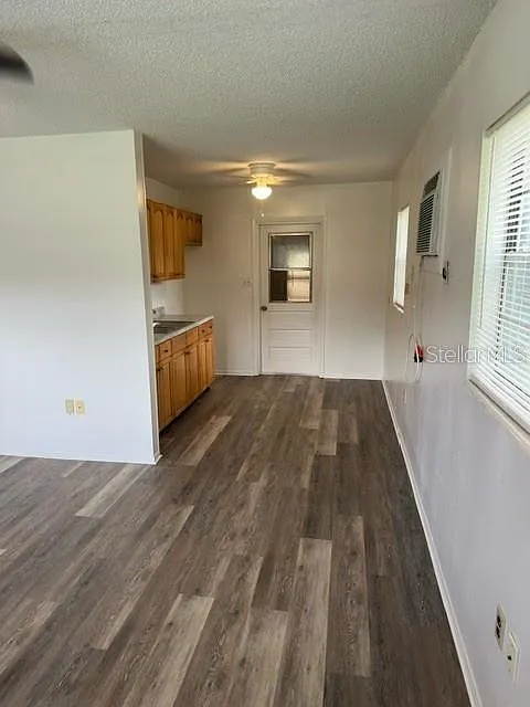 2 bed, 1.0 bath, 873 sqft, $1,245 — Photo 3