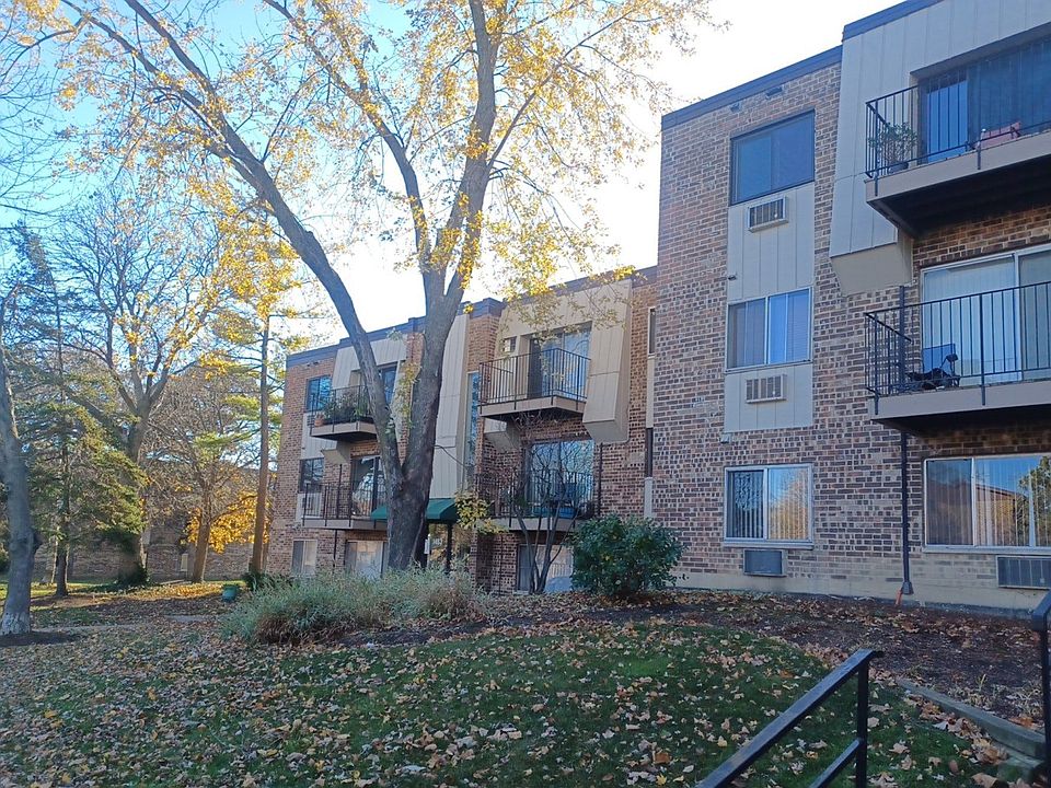 2nd image of 21 Windsor Cir Unit C