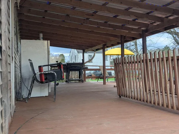 112 Monroe St, Rupert, WV 25984