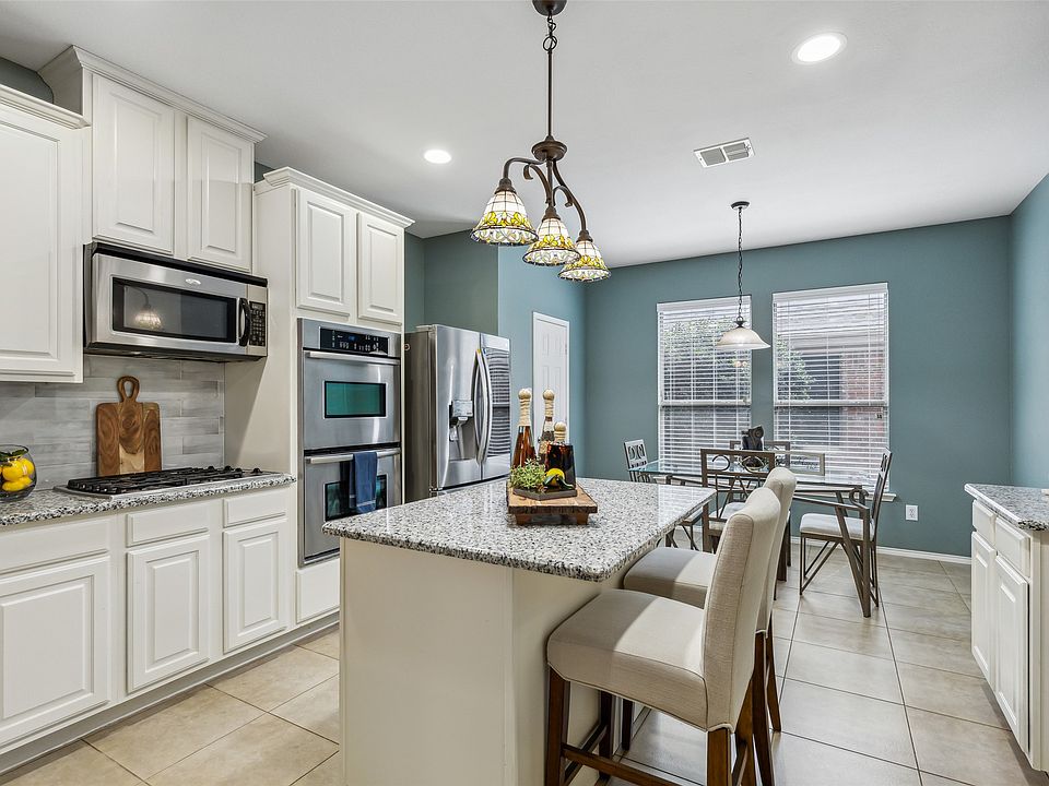 1st image of 1013 Lake Hollow Dr