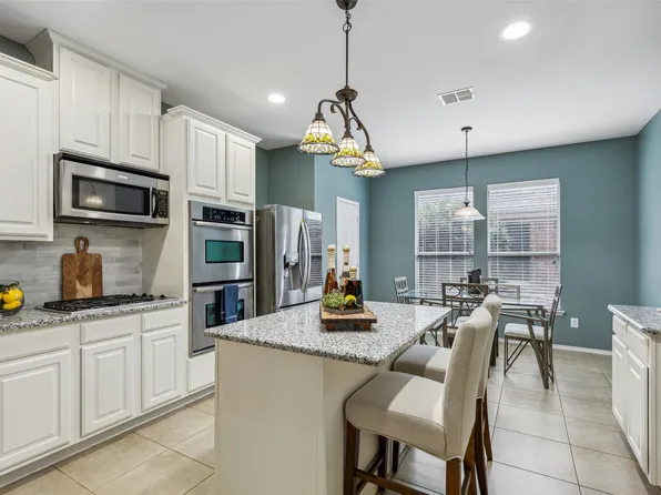 1013 Lake Hollow Dr, Little Elm, TX 75068