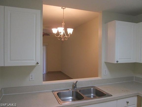 5th image of 703 SE 8th Ter APT B