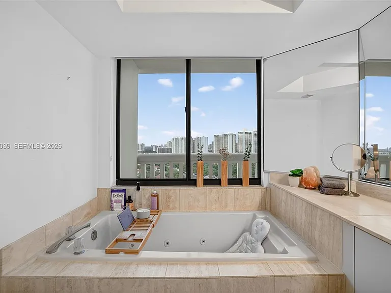 1000 Island Blvd #2105 — Photo 38