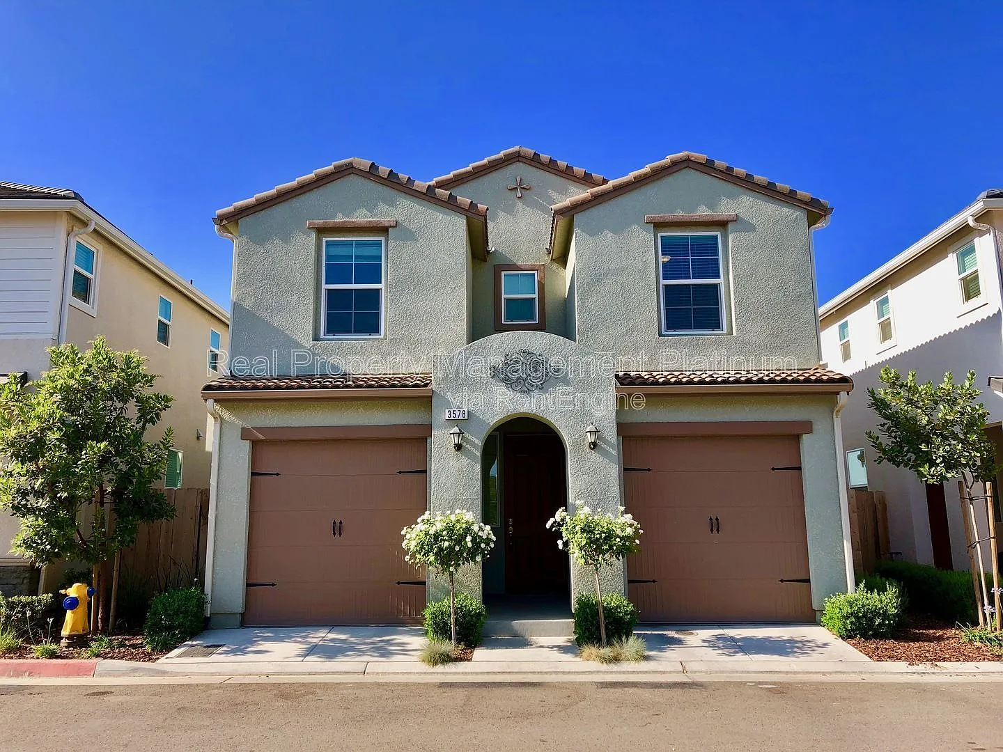 3 bed, 2.5 bath, 1423 sqft, $2,195 — Photo 2