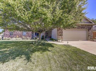 151 Ramblewood Ln, Sherman, IL 62684
