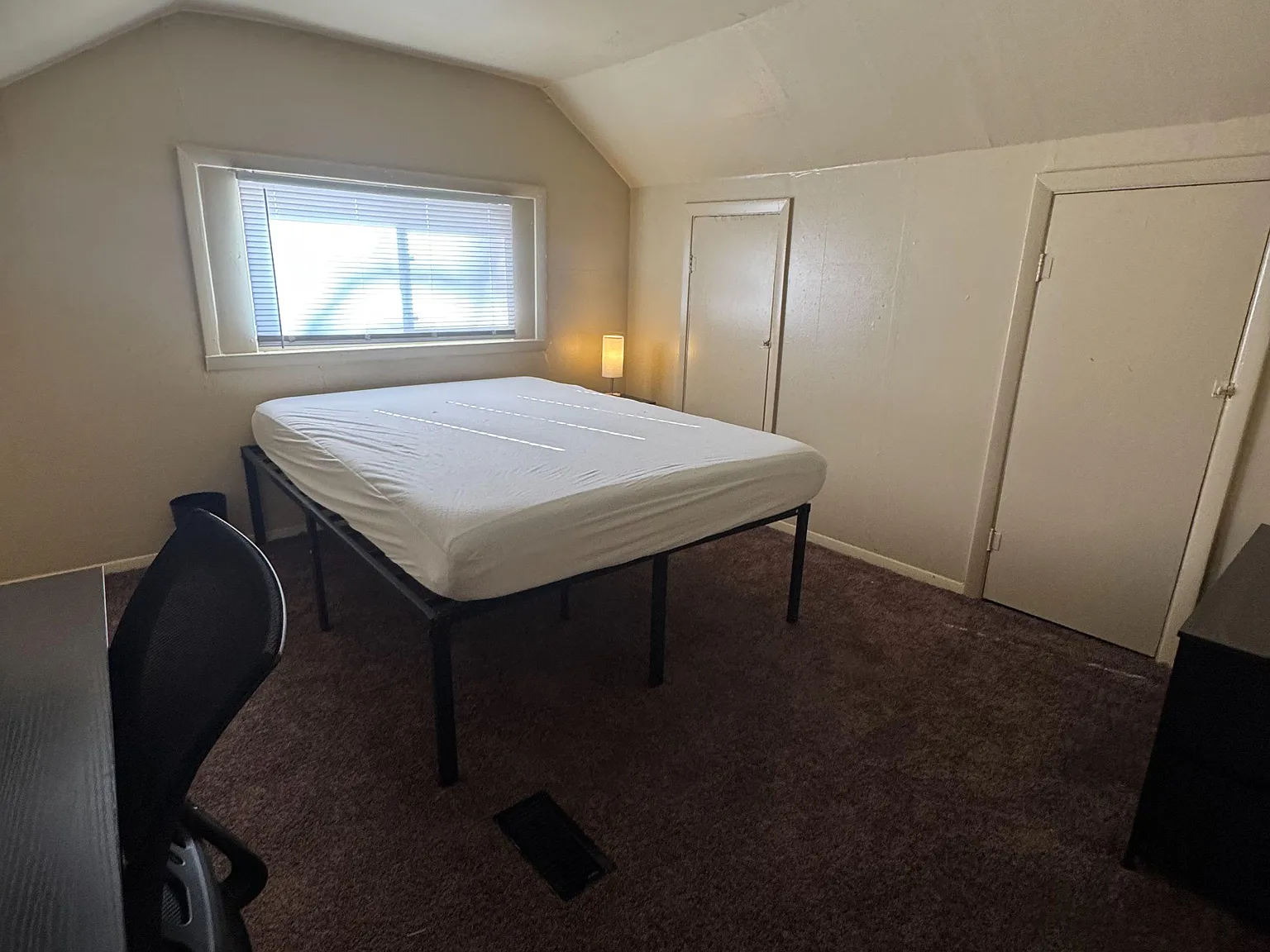 4 bed, 2.0 bath, 1737 sqft, $849 — Photo 1