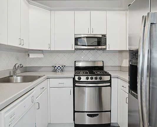 3rd image of 401 E 74th St APT 10N