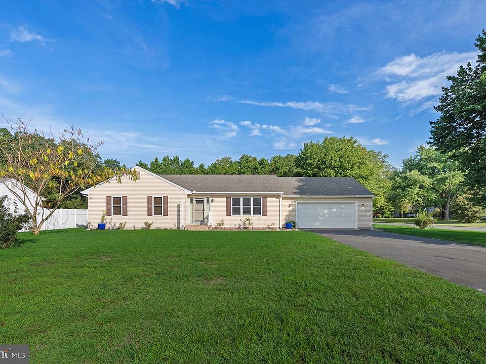 1st image of 807 Brookmeade Ct