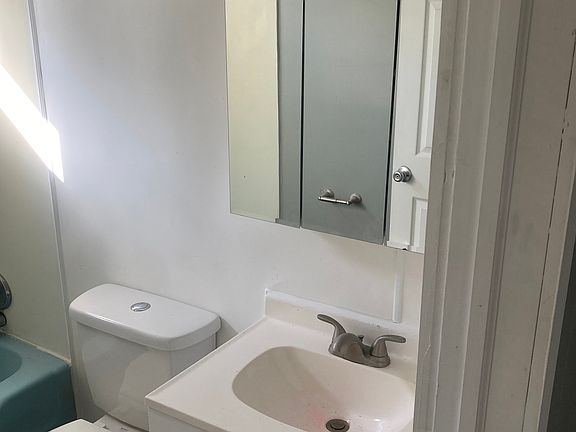 5th image of 224 W Spencer St APT 1