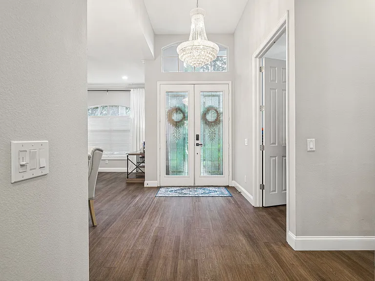 11329 Minaret Dr — Photo 2