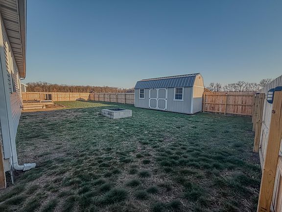 3rd image of 1104 Short Dr