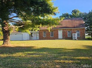 1050 Maple Grove Ave, Greenville, IL 62246