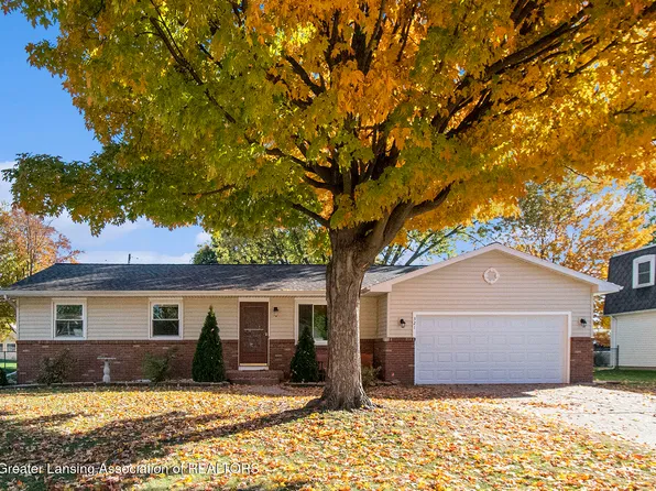 321 Farmstead Ln, Lansing, MI 48917