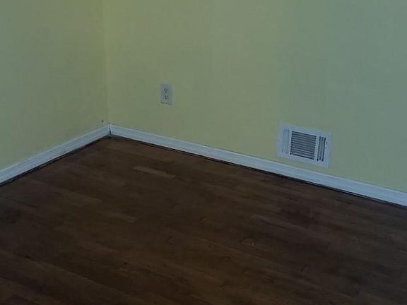 4th image of 4 Rollin Ln