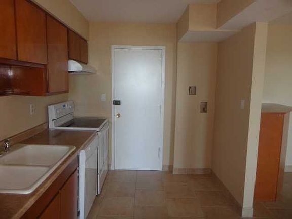 5th image of 7200 Sunshine Skyway Ln S APT 8B
