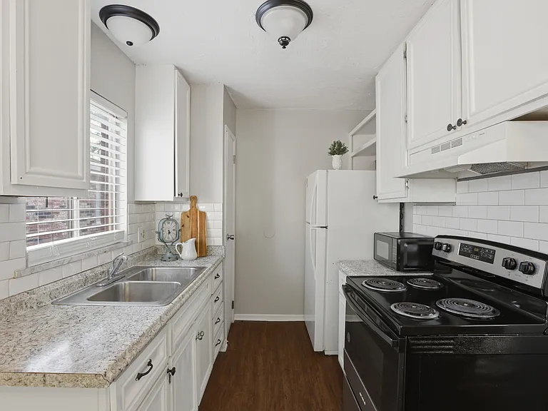 905 Craig Dr — Photo 4