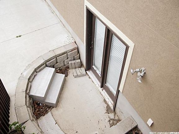 3rd image of 1092 River Hill Dr