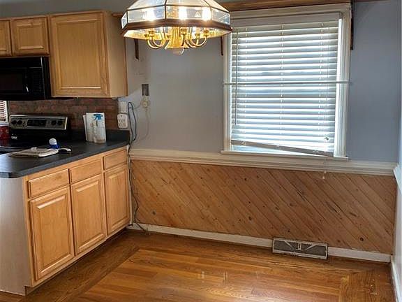 4th image of 3208 Fisher Ave