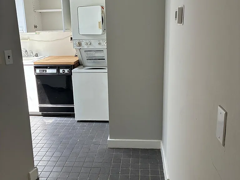 504 Court St #5 — Photo 27
