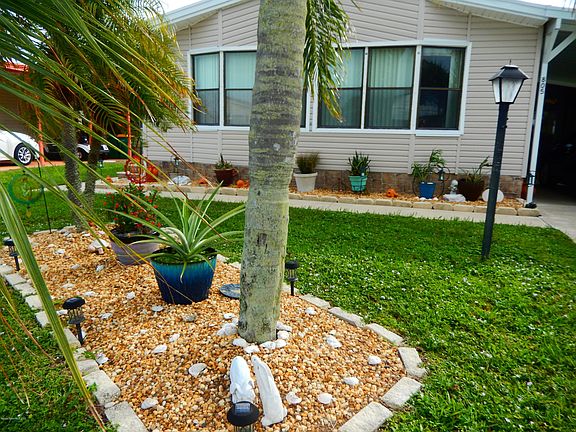 2nd image of 805 Oleander Cir