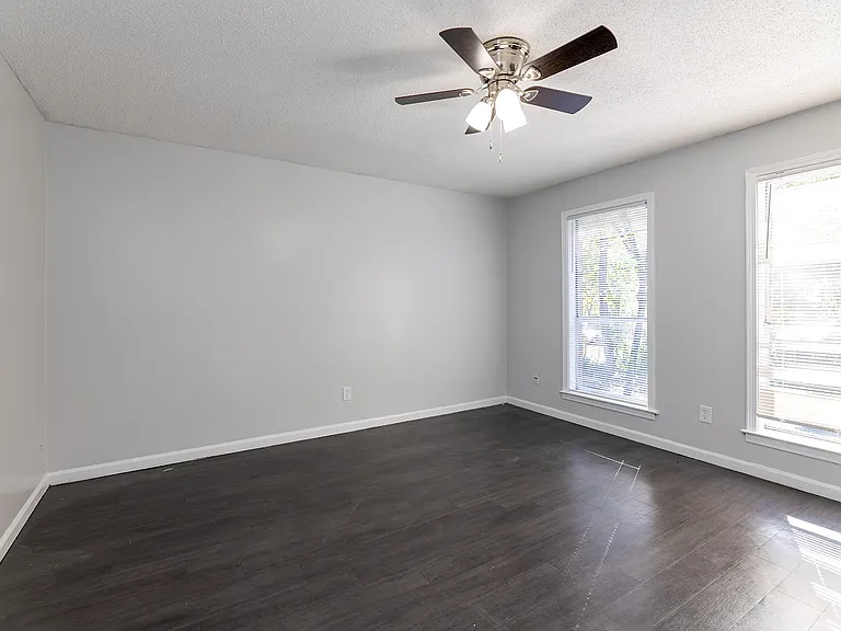 Berclair Apartments — Photo 10