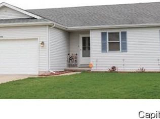 3046 Twin Lakes Dr, Springfield, IL 62707