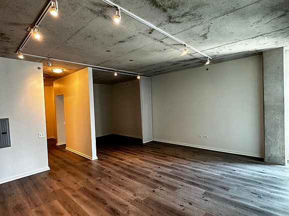 2nd image of 659 W Randolph St APT 1517