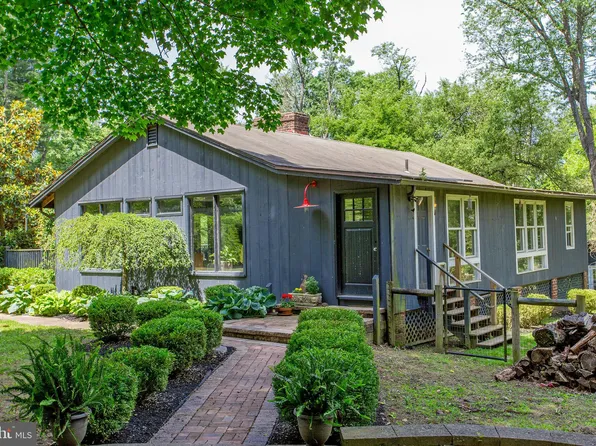 6833 Chapel Rd, New Hope, PA 18938