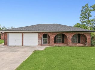 30 River Park Dr, Hahnville, LA 70057