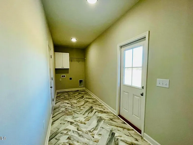 201 E Sillinger Dr — Photo 15