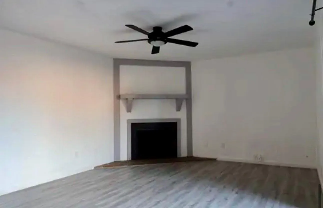 2 bed, 1.5 bath, 1290 sqft, $1,290 — Photo 3