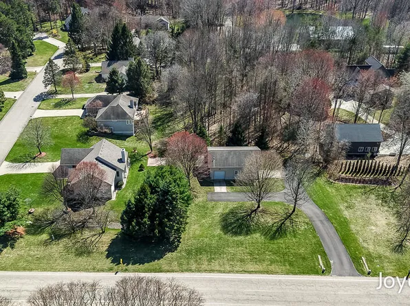 4596 Jack Pine Dr, Holland, MI 49423