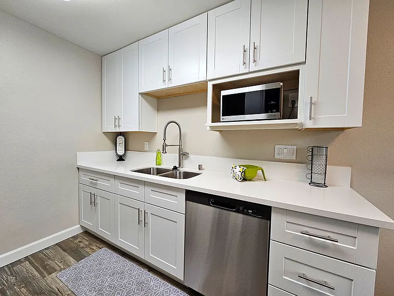 Parklane Apartments — Photo 24