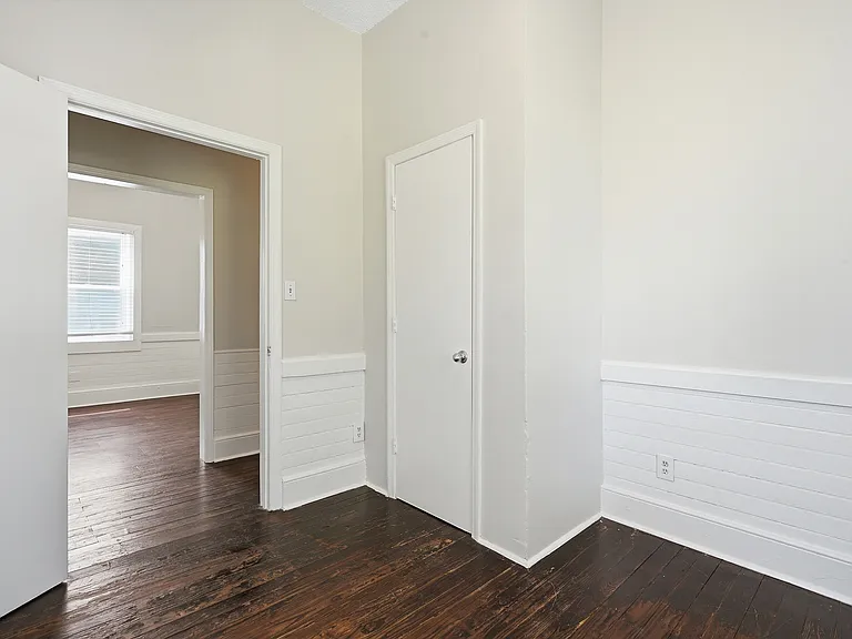 520 E Hall Ln — Photo 7