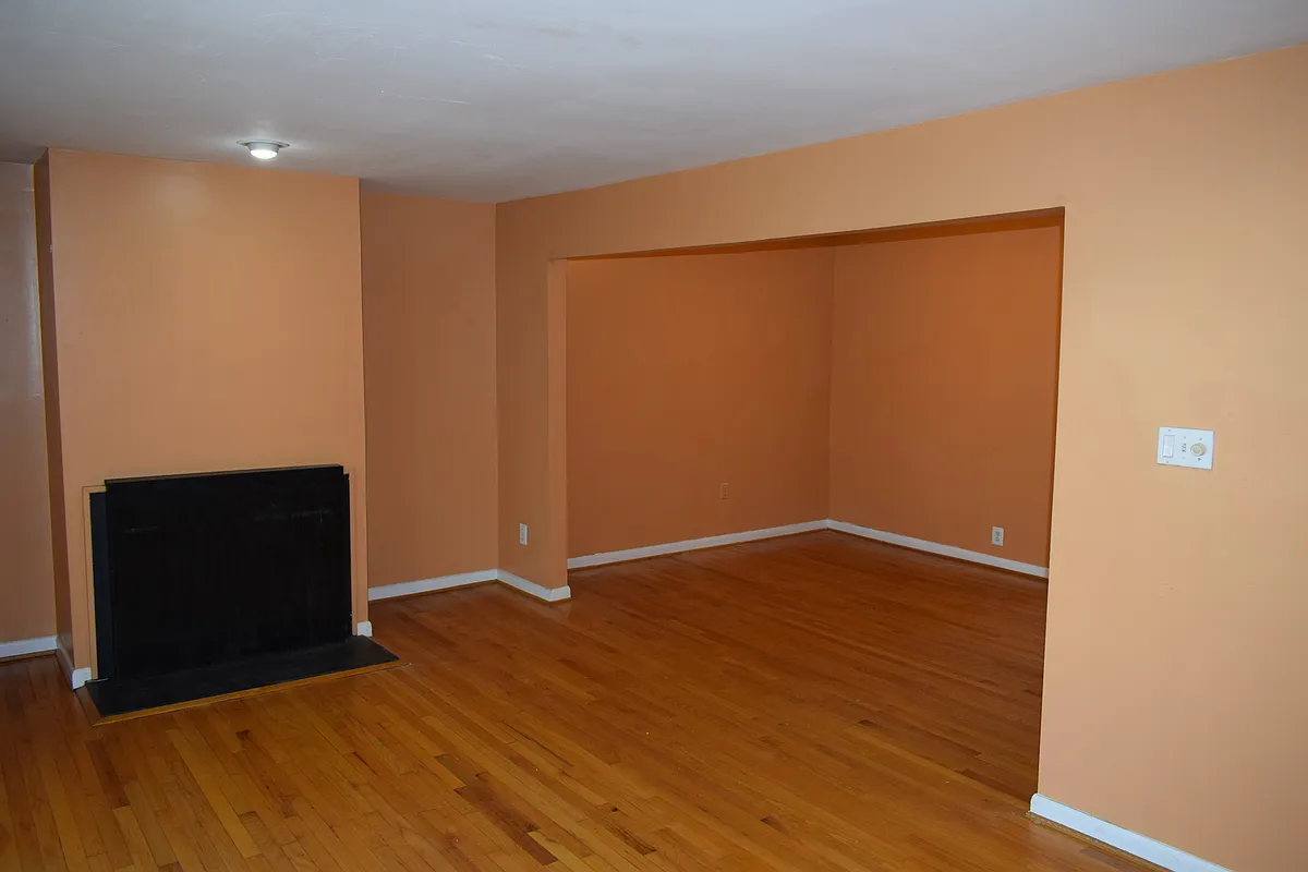 Building Photo - 4 Poinsettia Ct