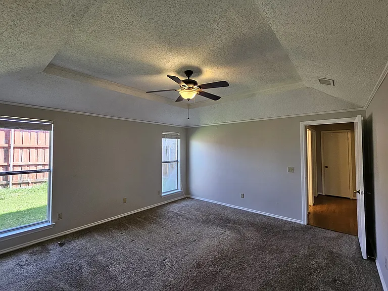 517 Vicki Ln — Photo 9