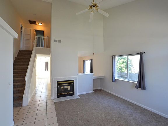 3rd image of 125 Creekside Cir