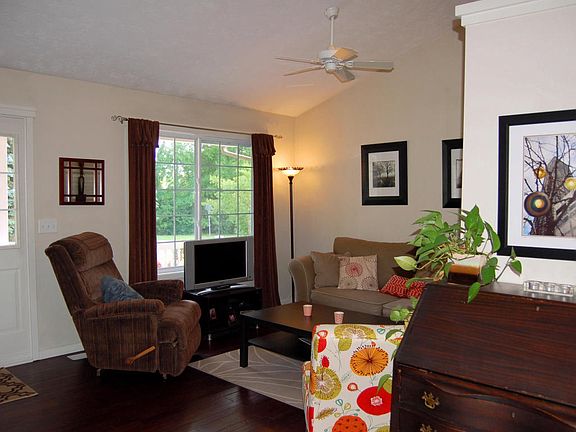 3rd image of 2857 Burritt St NW