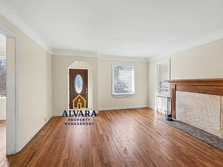 5164 Hereford St — Photo 2