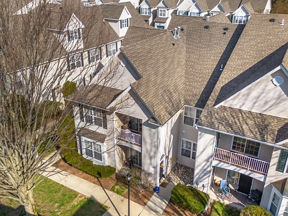 2nd image of 366 Cambridge Dr