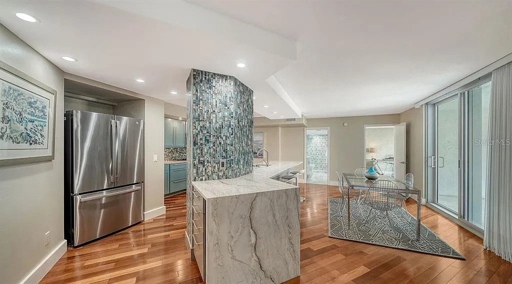 2 bed, 2.0 bath, 1575 sqft, $7,500 — Photo 4