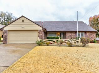 3304 Oak Grove Dr, Midwest City, OK 73110