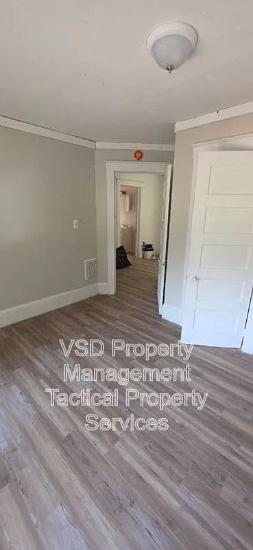 4 bed, 1.0 bath, 876 sqft, $995 — Photo 4