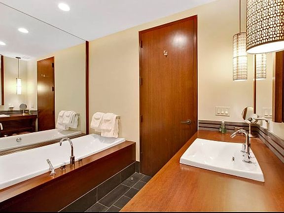 3rd image of 40 Broad St APT 26C